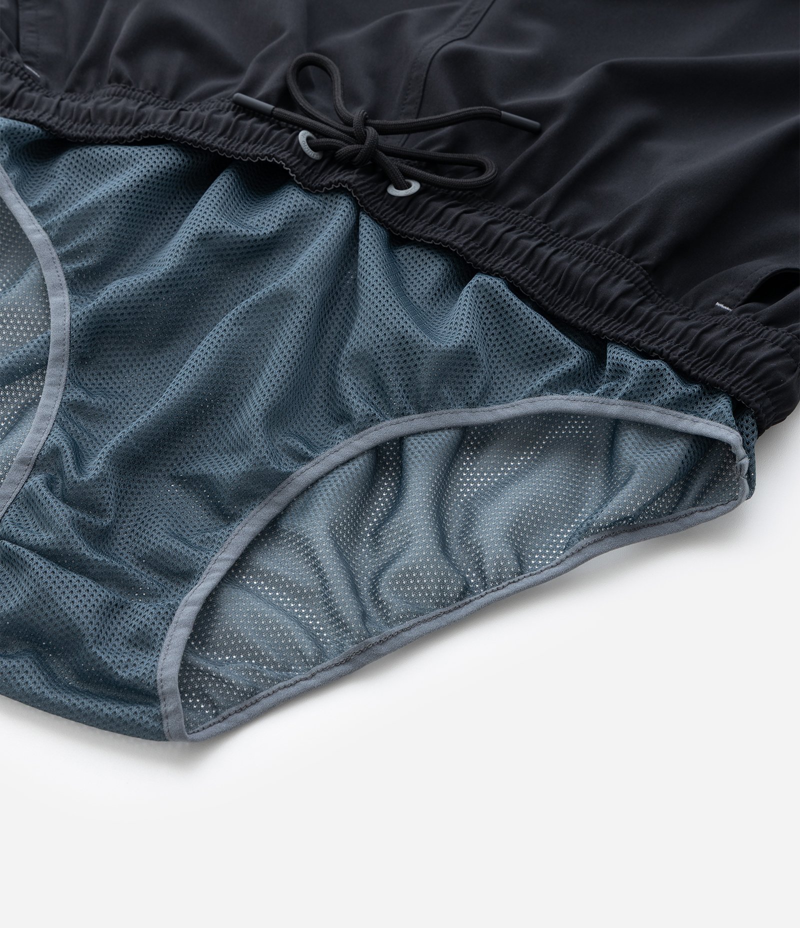 Bermuda Básica Lisa em Microfibra com Bolsos Preto 13