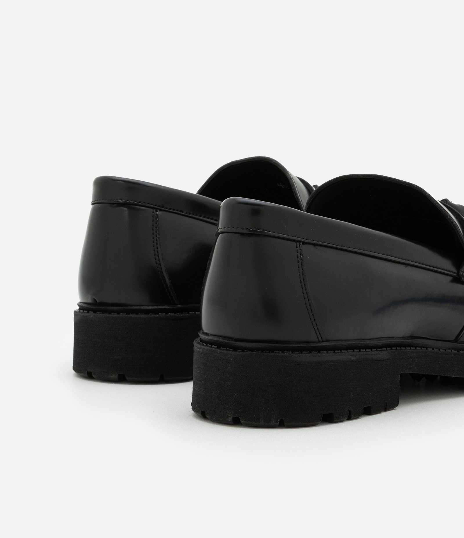 Sapato em Pu com Detalhe em Tecel Preto 5