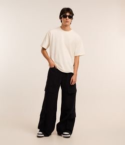 Calça Mega Baggy em Sarja com Bolso Cargo