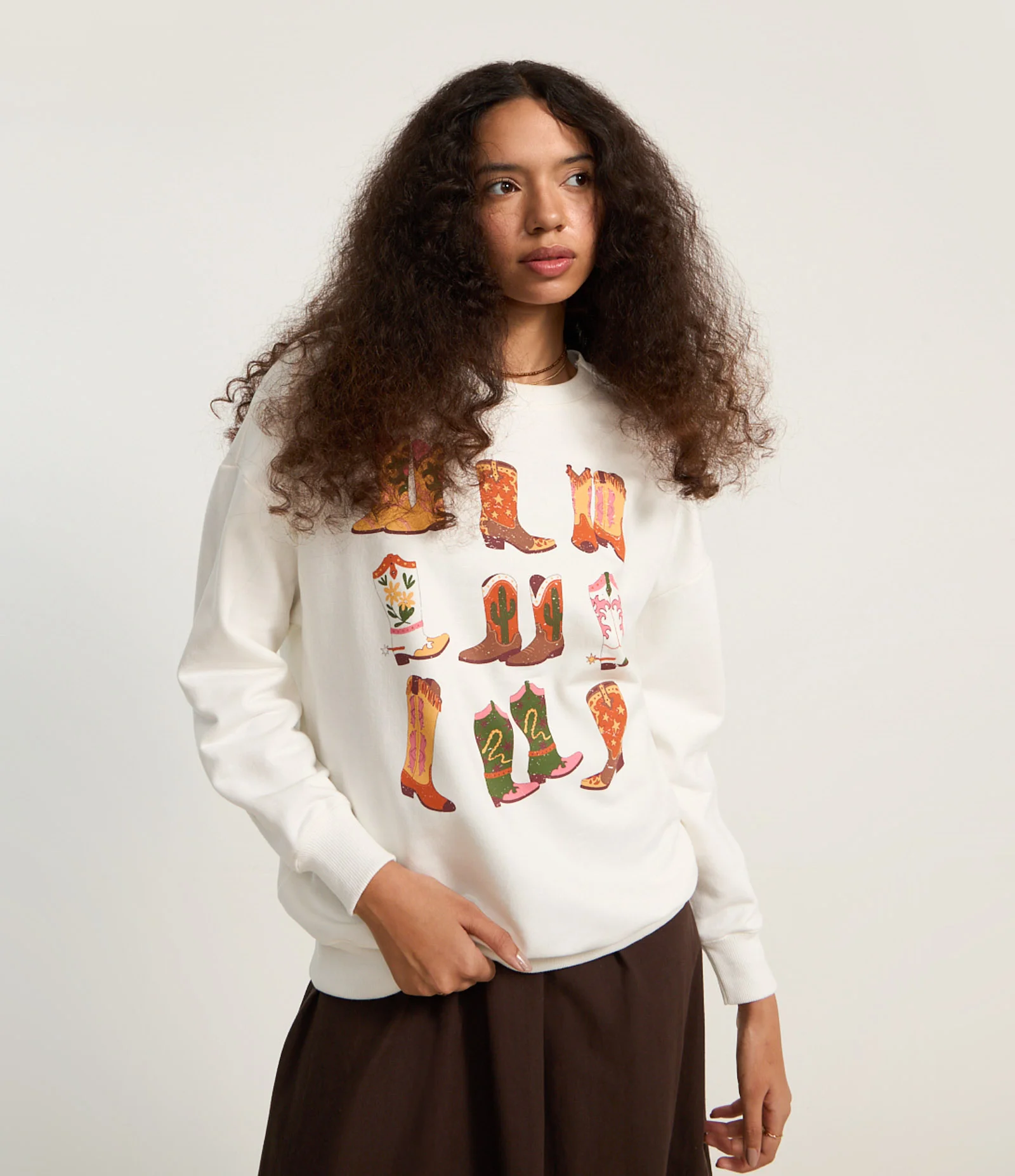 Moletom Over com Forro Fleece e Estampa Botinhas Cowgirls Branco 1