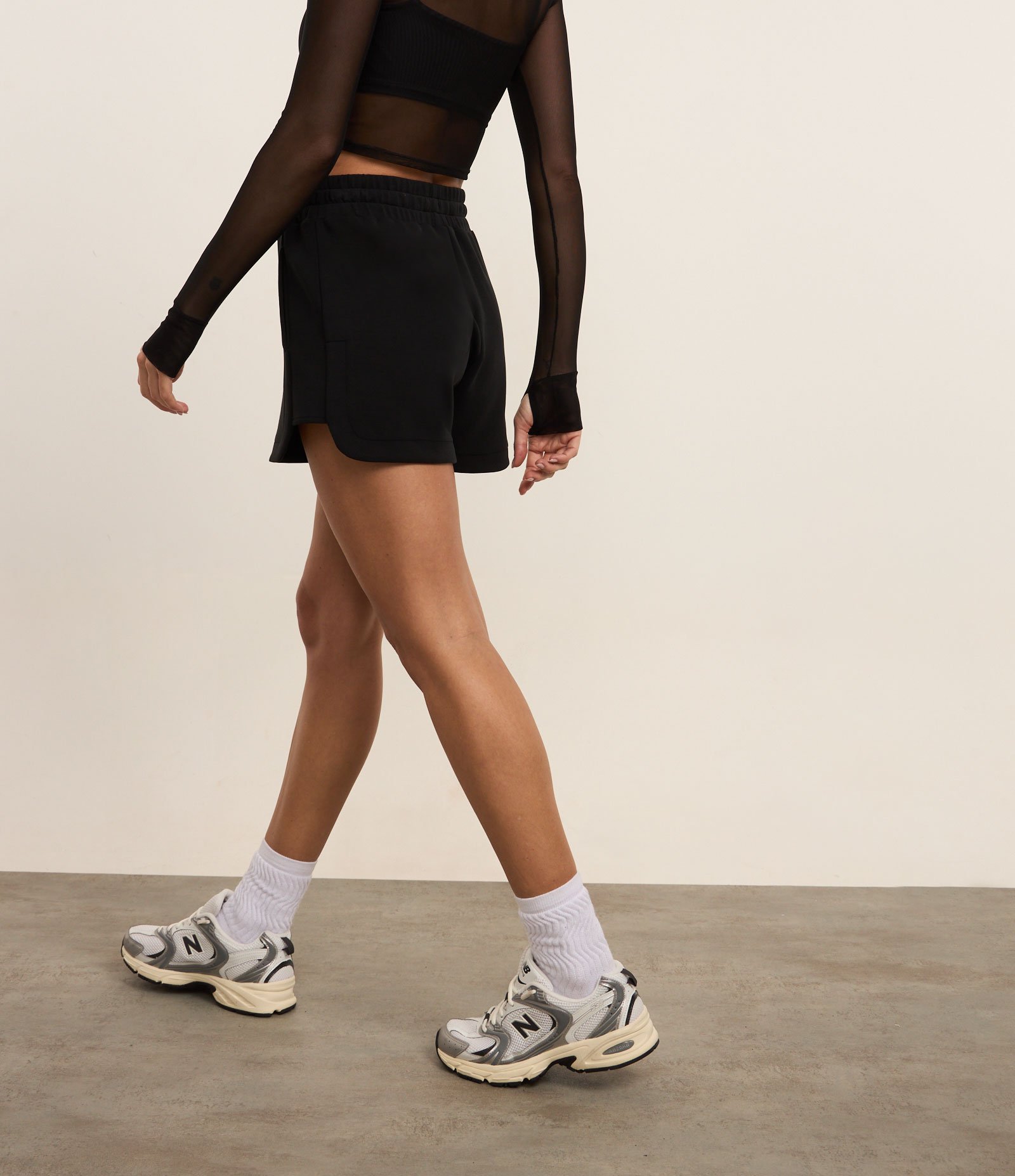 Bermuda Runner Esportiva com Amarração e Fenda Lateral Preto 3