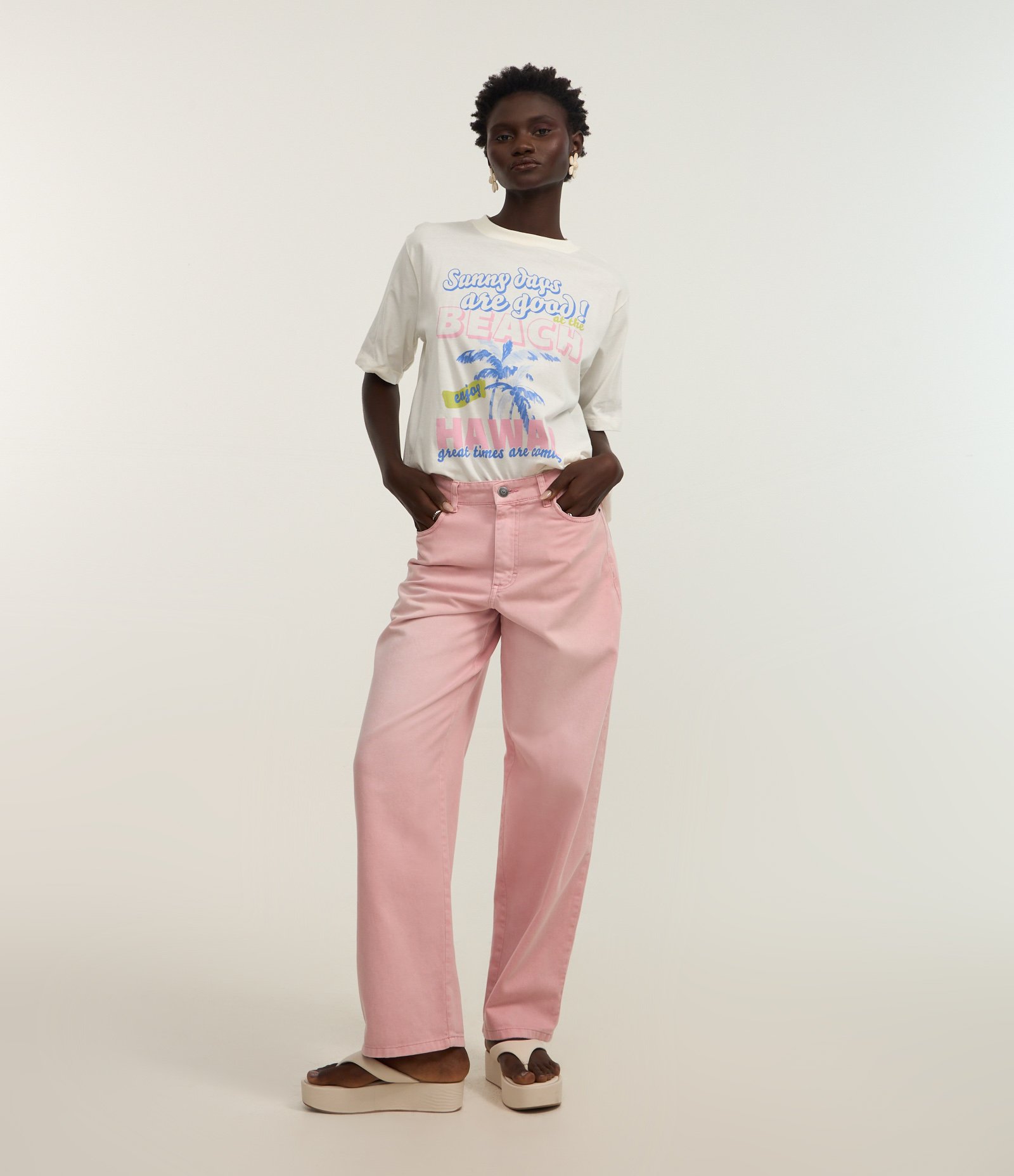 Calça Slouchy em Jeans com Cintura Alta e Tingimento Cationizado Rosa 1