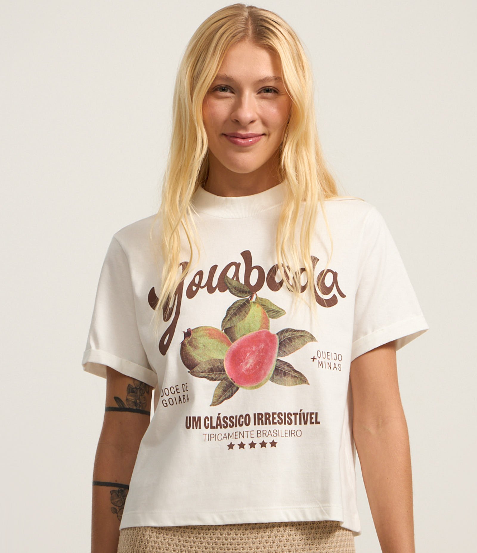 Blusa em Algodão com Golinha Alta e Estampa Goiabada Branco 3