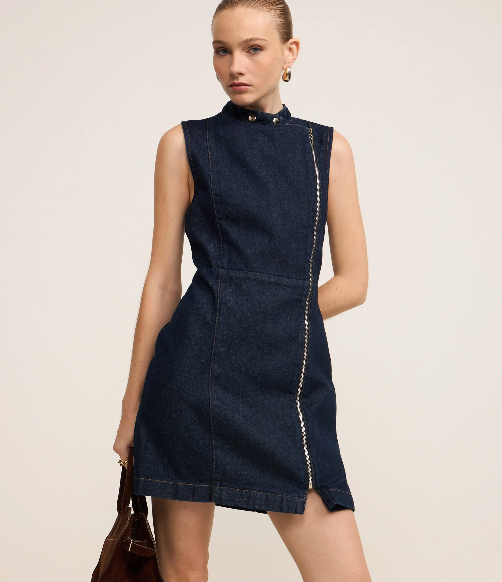 Vestido Curto em Jeans com Gola Biker e Zíper Frontal Azul Escuro 1