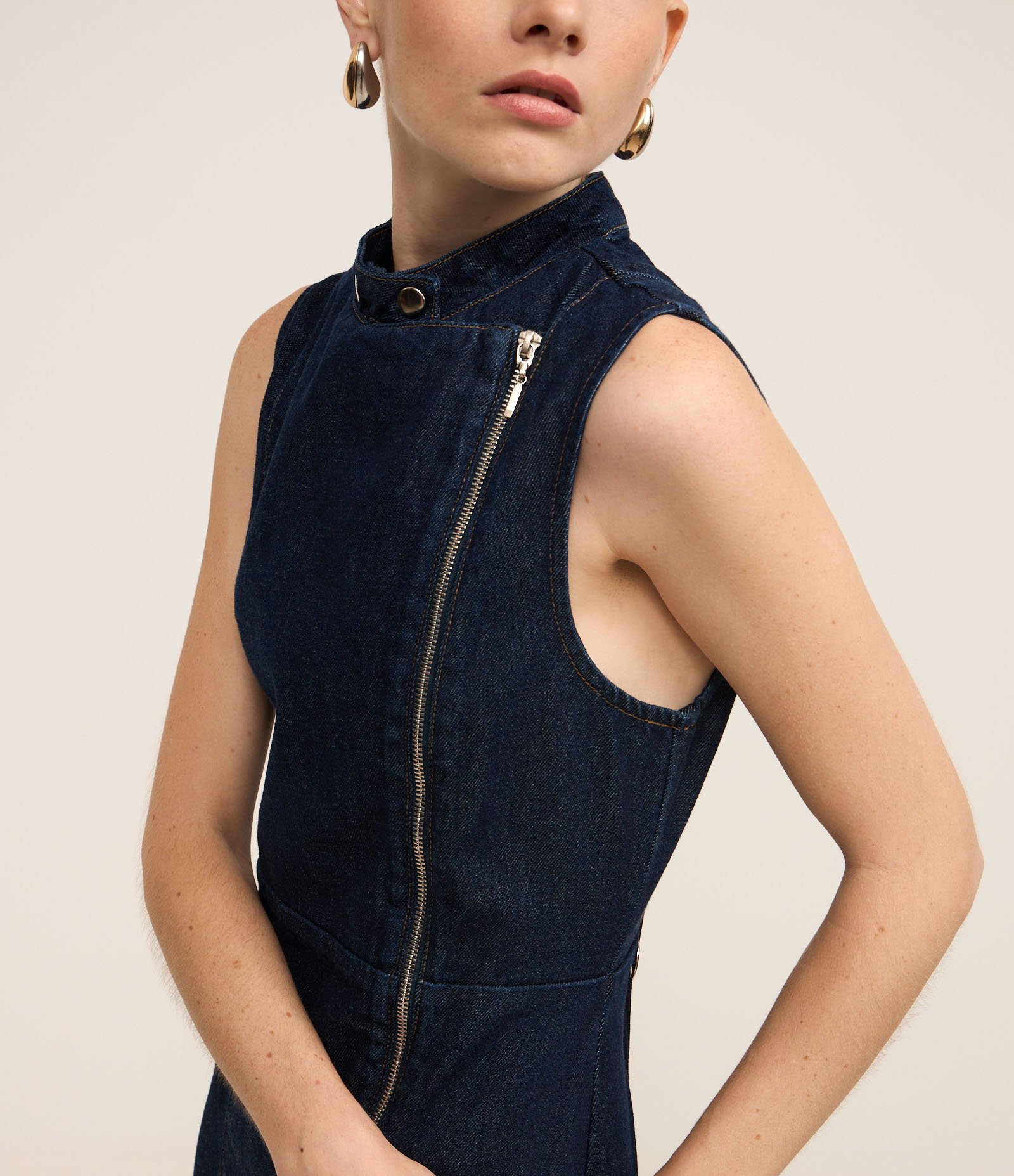 Vestido Curto em Jeans com Gola Biker e Zíper Frontal Azul Escuro 5