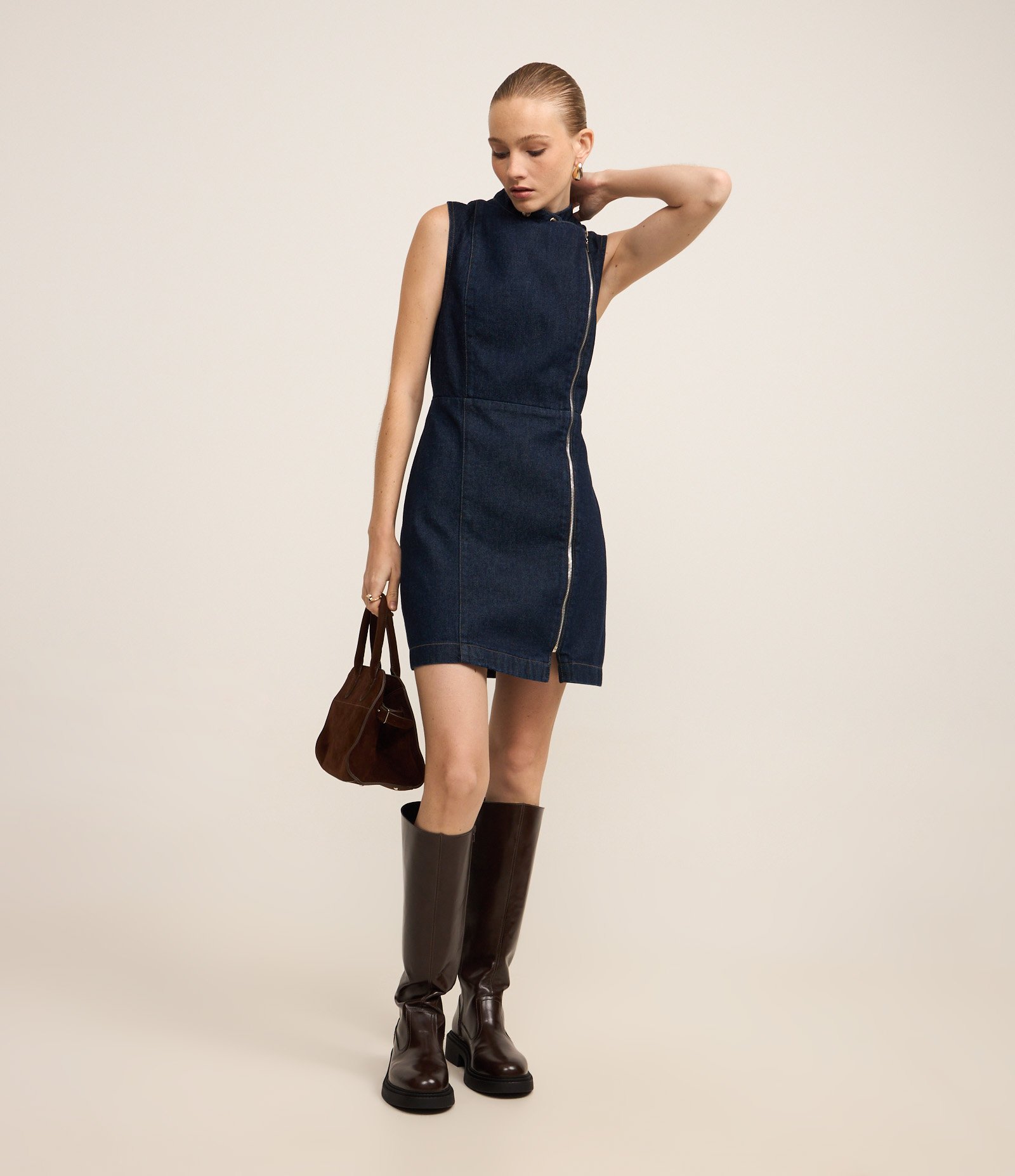 Vestido Curto em Jeans com Gola Biker e Zíper Frontal Azul Escuro 6