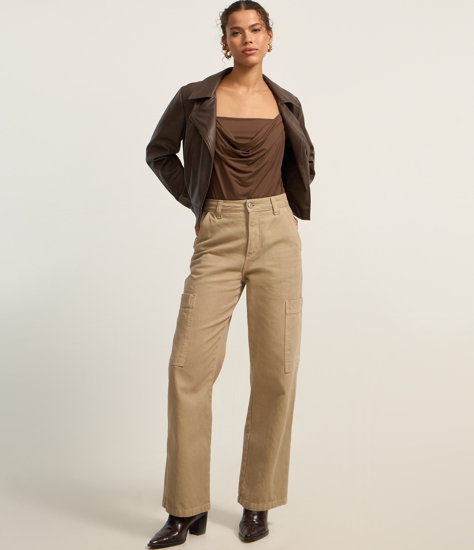 Body em Microfibra com Decote Degage Marrom 2