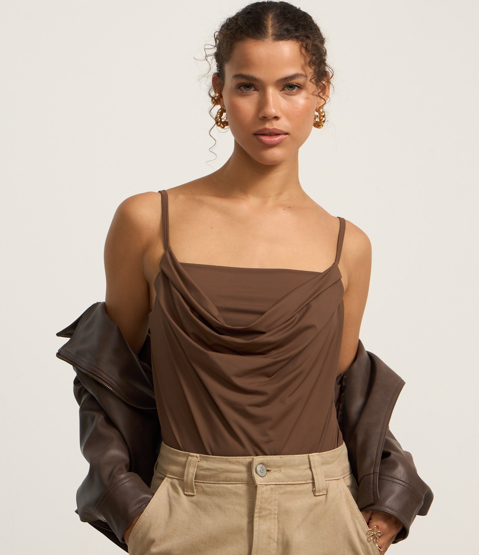 Body em Microfibra com Decote Degage Marrom 3