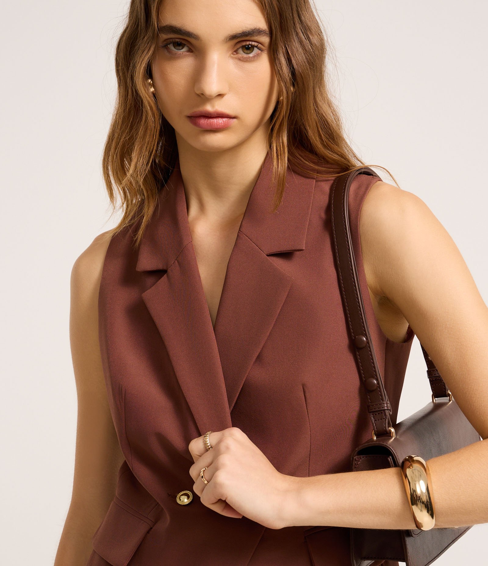 Colete Alfaiatado com Gola Blazer e Botões Metalizados Marrom 6