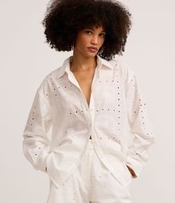 Camisa em Cambraia com Bordados e Vazados