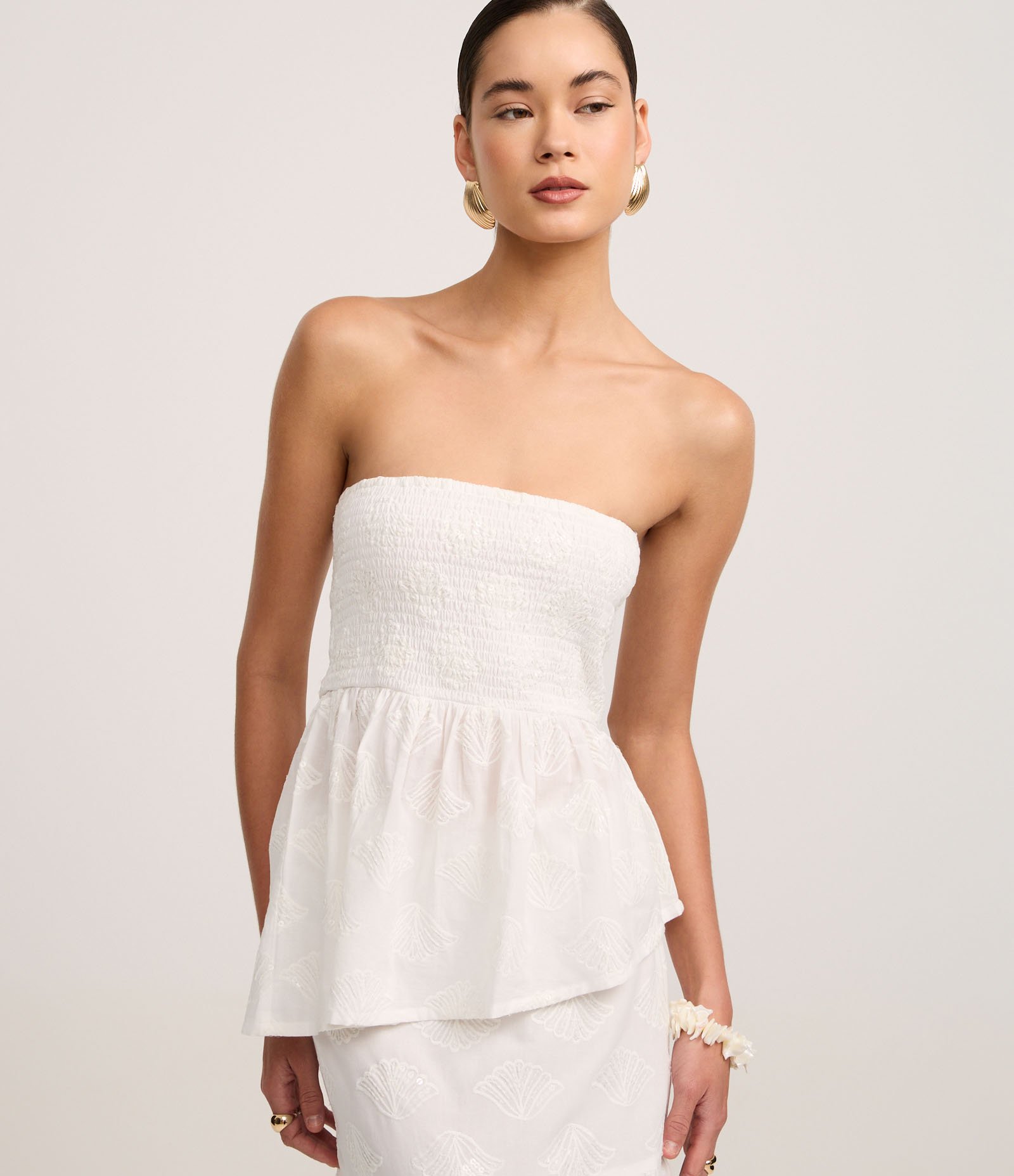 Blusa em Cambraia com Lastex e Bordado na Barra Assimétrica Off White 1