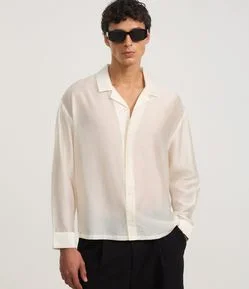 Camisa em Cetim com Gola Lapela e Abotoamento Frontal