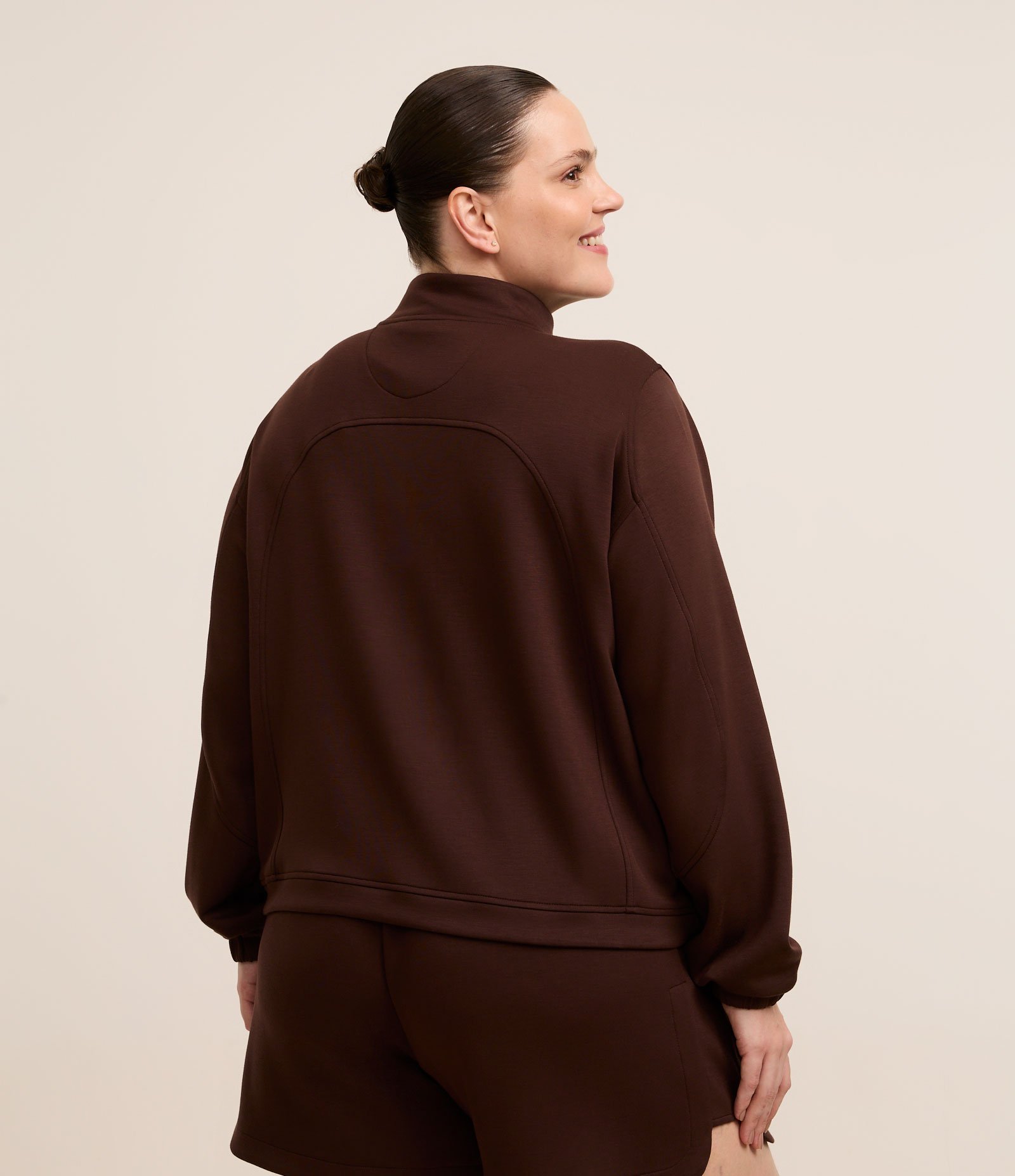 Jaqueta Fechada Esportiva com Regulador Lateral Curve & Plus Size Marrom 3