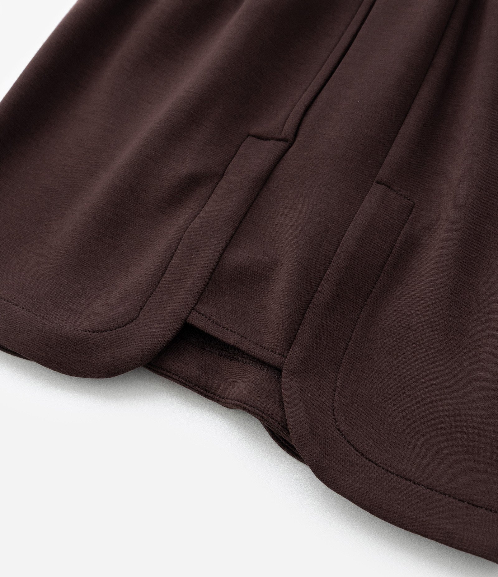 Bermuda Runner em Viscose com Bolsos Marrom 8