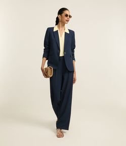 Calça Reta Alfaiatada Cintura Alta com Botão Diferenciado