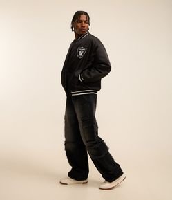 Calça Super Baggy em Jeans com Bolso Cargo e Puídos