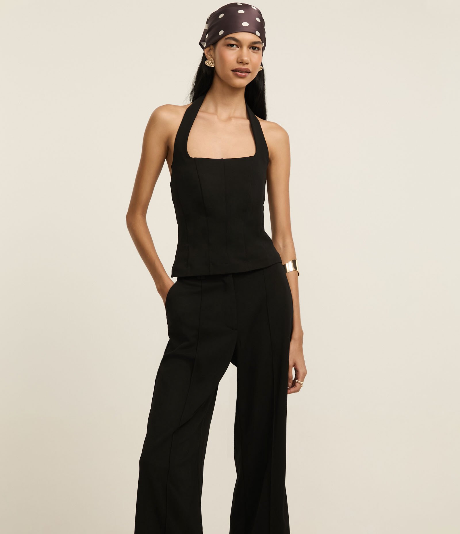 Calça Wide Leg Cintura Alta em Crepe com Pregas no Cós e Botão Preto 2