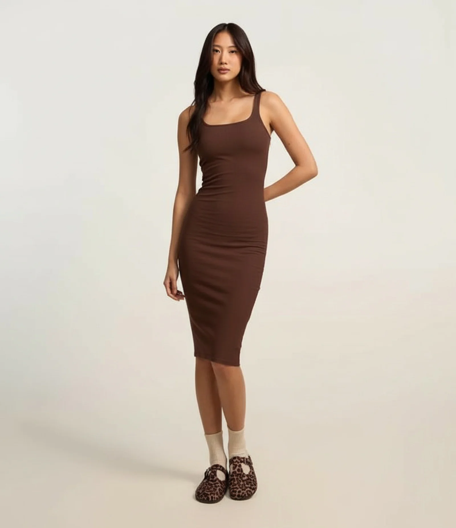 Vestido Midi Básico com Decote Quadrado Marrom Chocolate 1