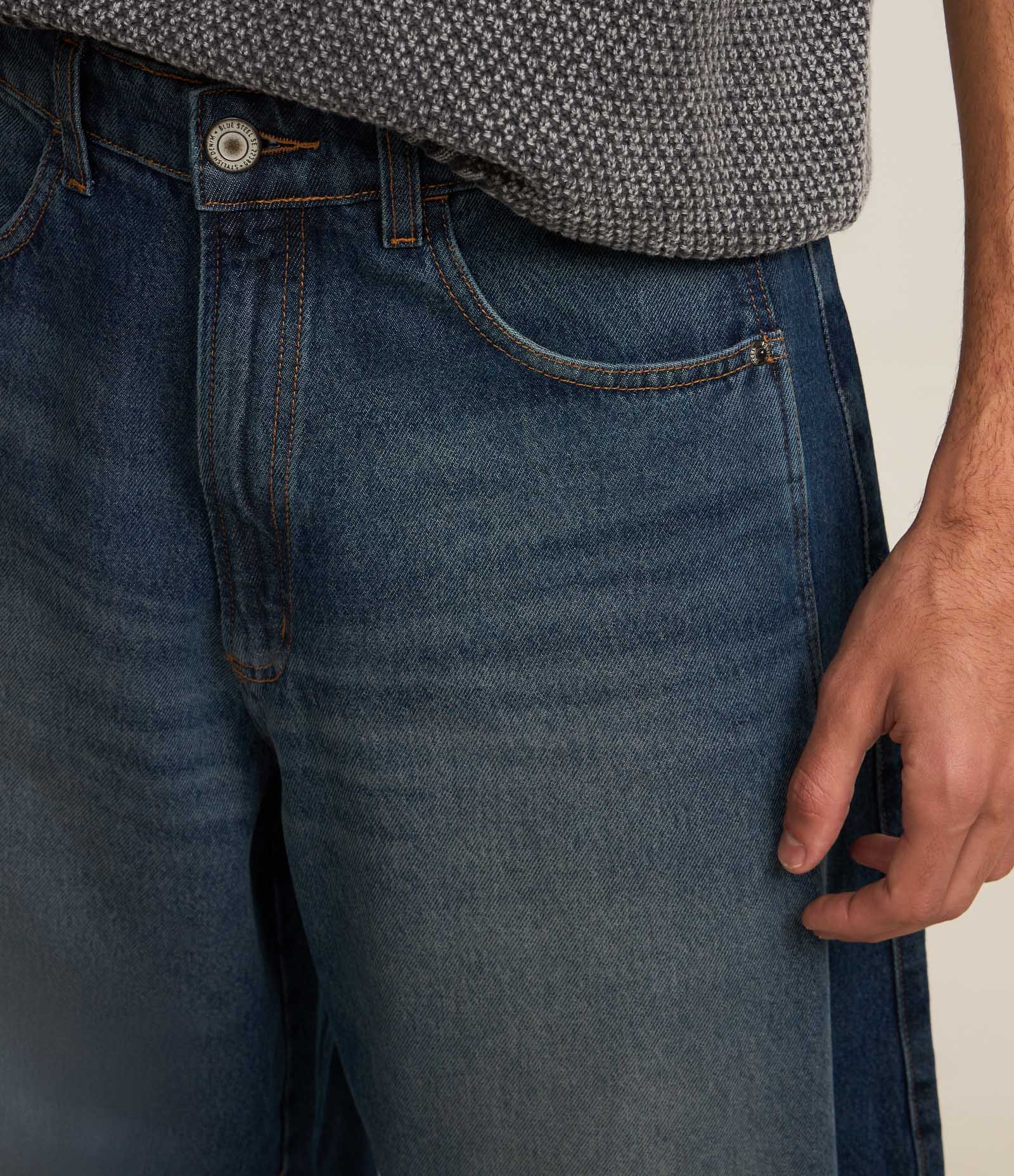 Calça Barrel em Jeans com Recortes e Pences Azul escuro 4