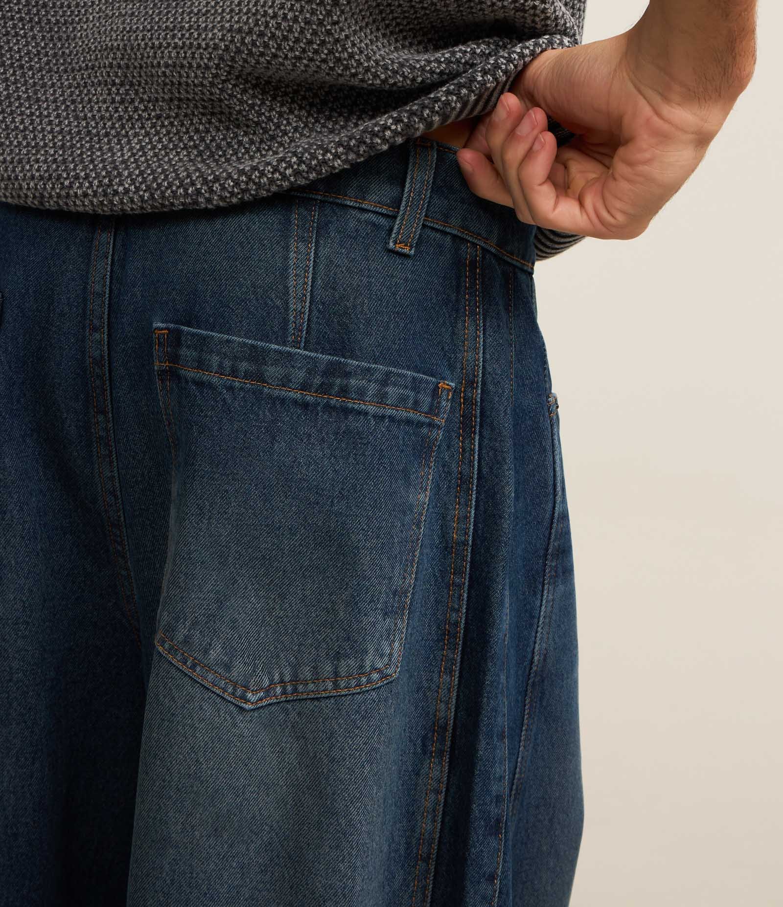 Calça Barrel em Jeans com Recortes e Pences Azul escuro 6