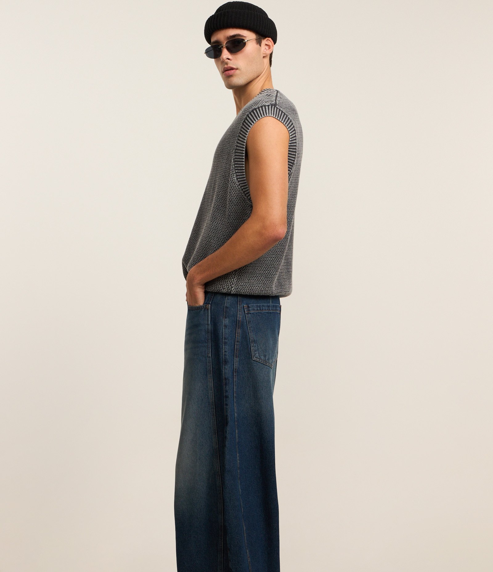 Calça Barrel em Jeans com Recortes e Pences Azul escuro 7