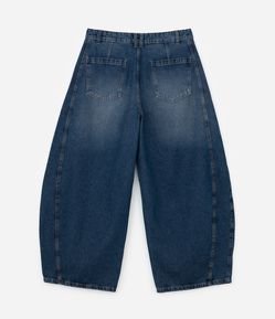 Calça Barrel em Jeans com Recortes e Pences