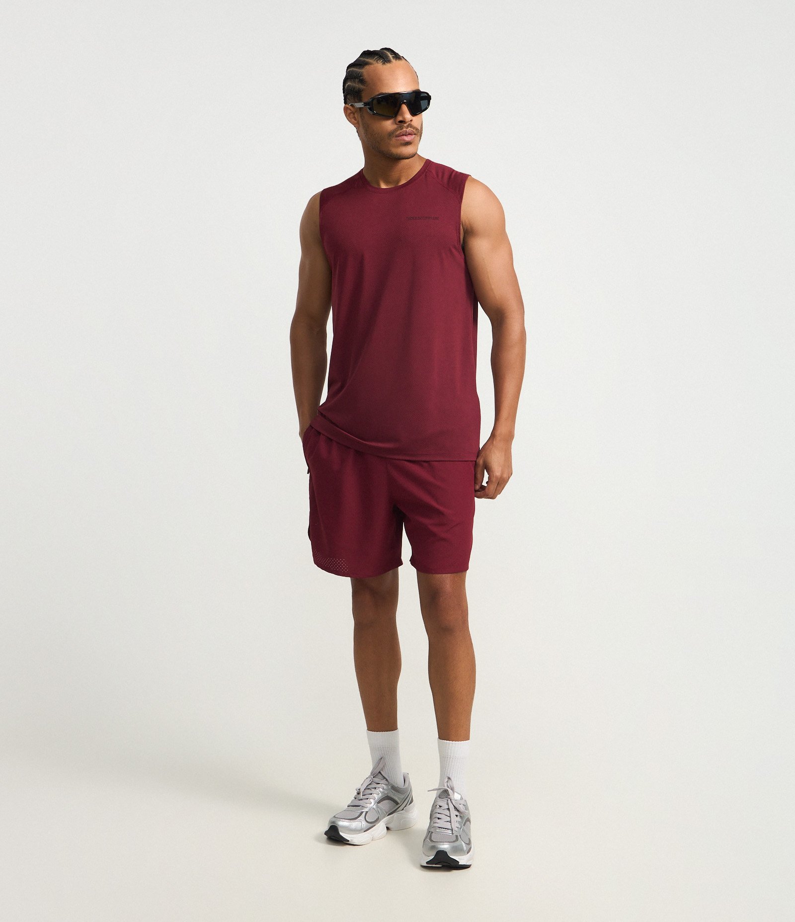 Bermuda Esportiva com Textura Furadinha Vermelho 1