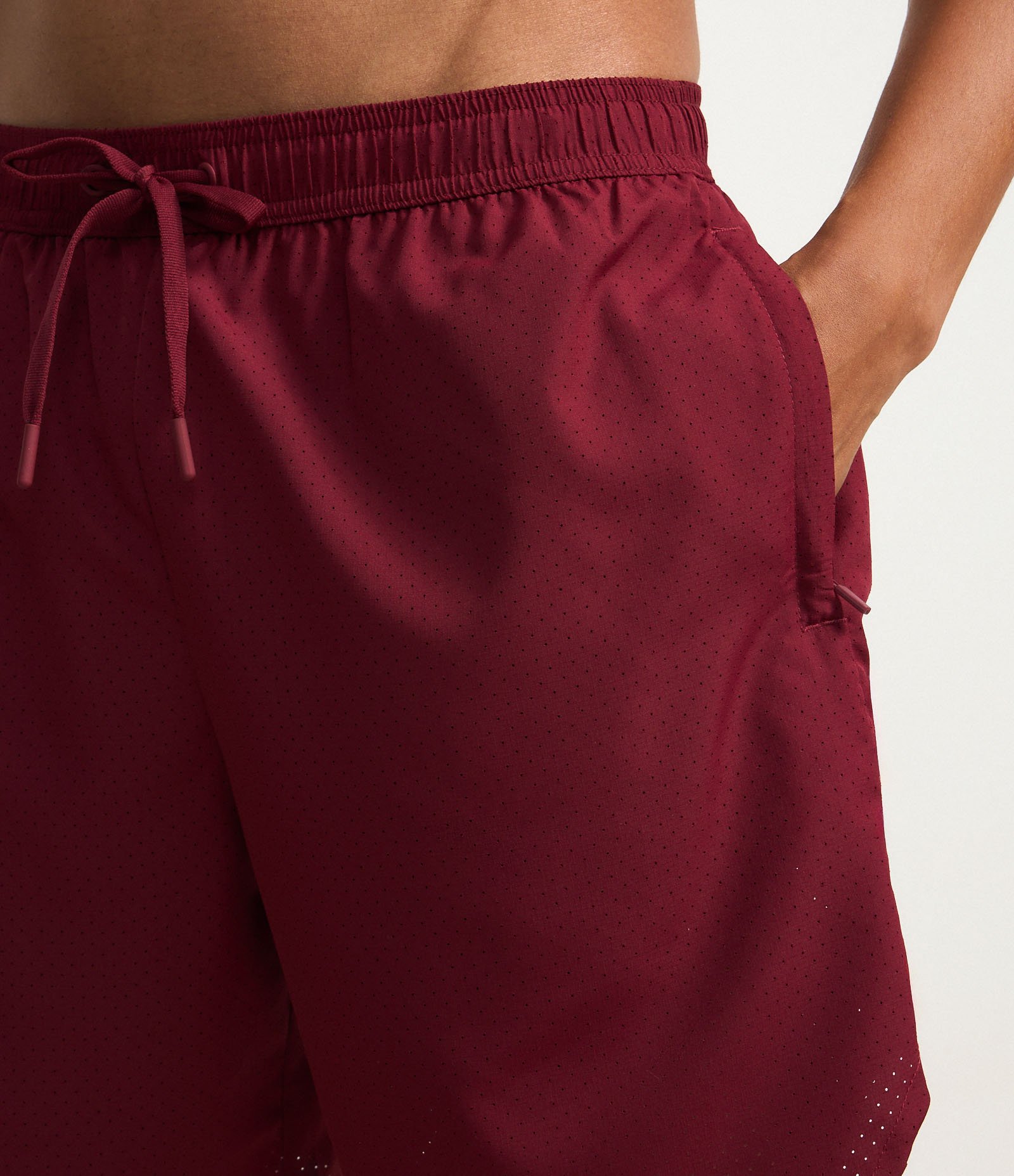 Bermuda Esportiva com Textura Furadinha Vermelho 3