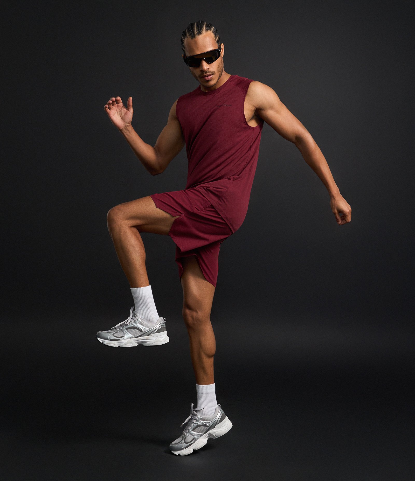 Bermuda Esportiva com Textura Furadinha Vermelho 4