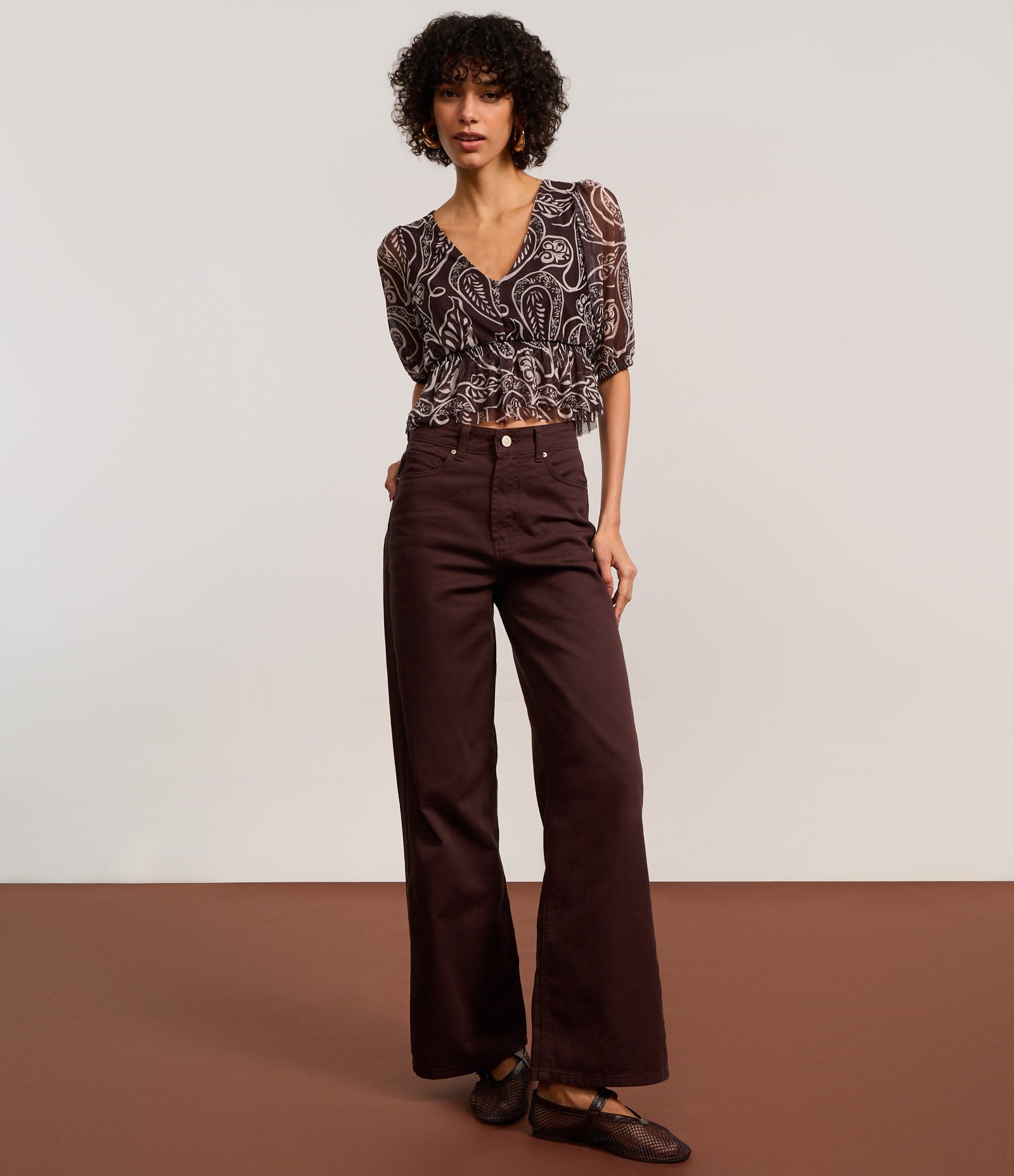 Blusa em Tule Texturizado com Estampa Floral Marrom 4