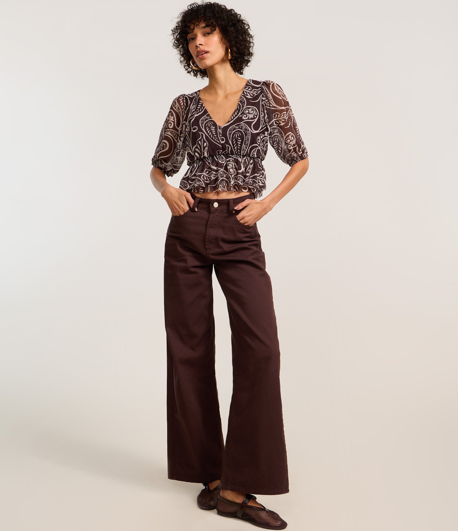 Blusa em Tule Texturizado com Estampa Floral Marrom 2