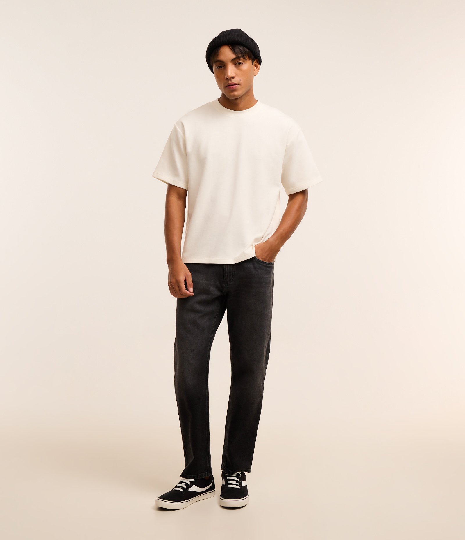 Calça Slim Cropped em Jeans Preto 1
