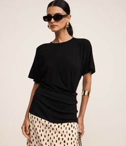 Vestido New Midi em Cetim com Franzido Lateral