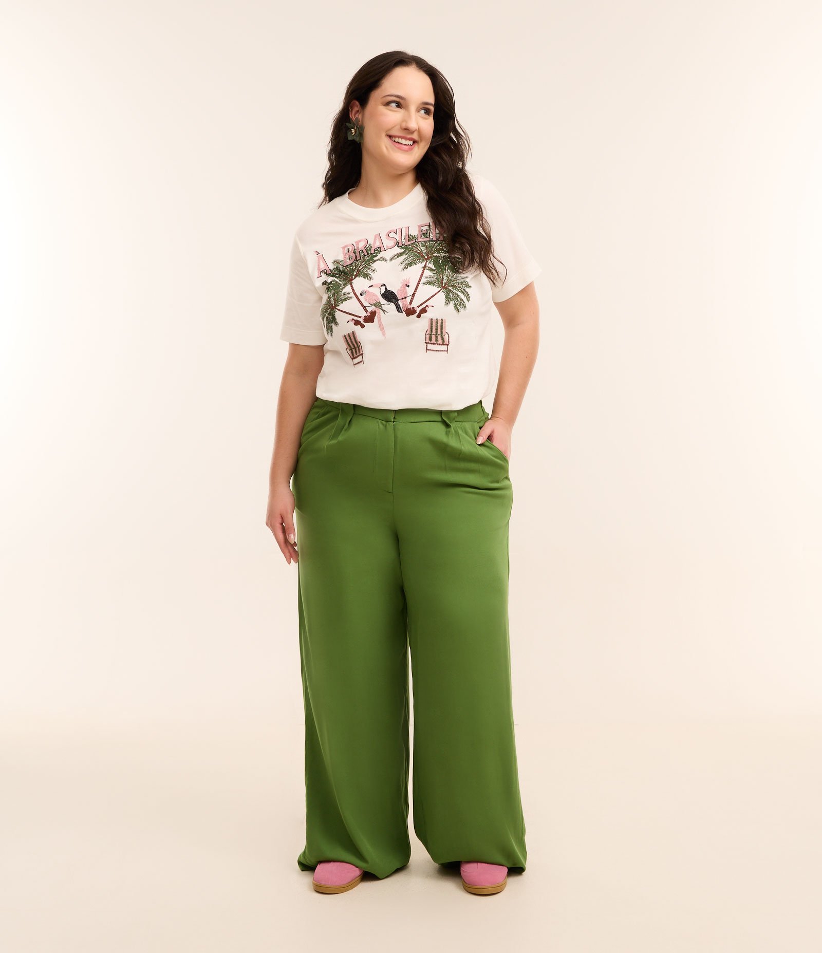 Calça Pantalona em Viscose com Pregas Curve & Plus Size Verde 1