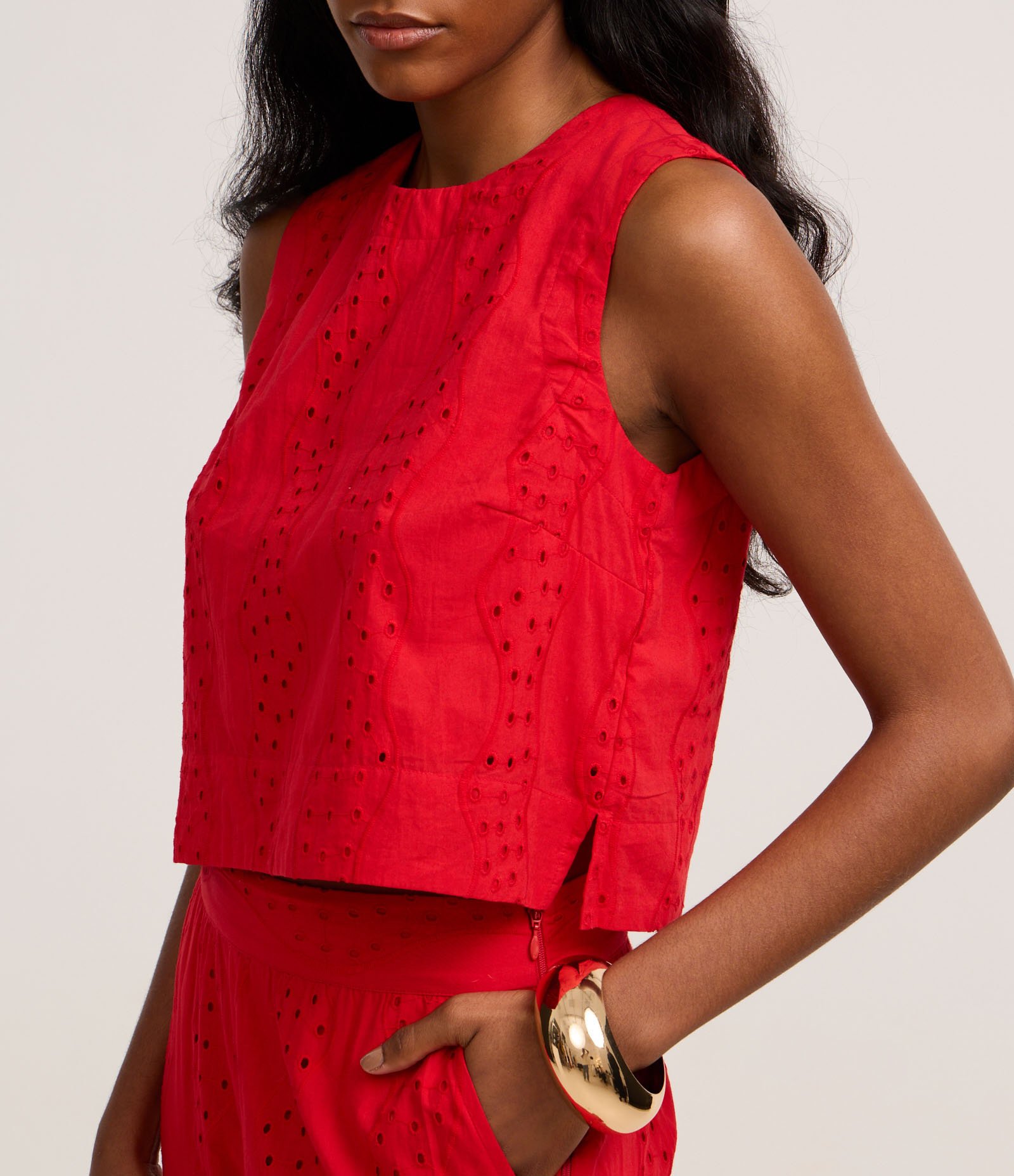 Blusa em Laise com Gola Redonda e Bordado Vazado Vermelho 4