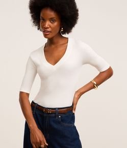 Blusa em Ribana com Decote V e Textura Canelada