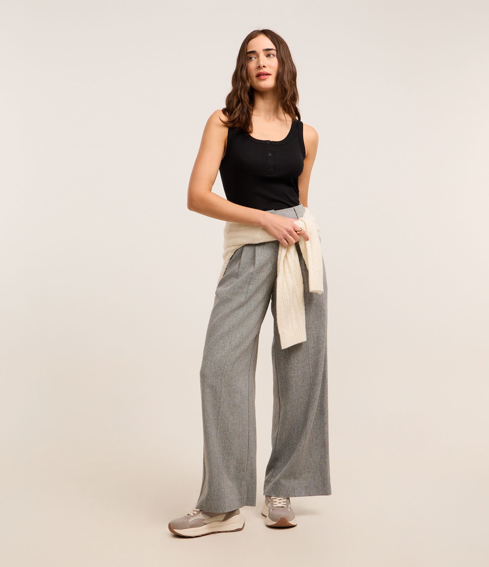 Blusa Regata em Ribana com Meia Vista de Botões Preto 2