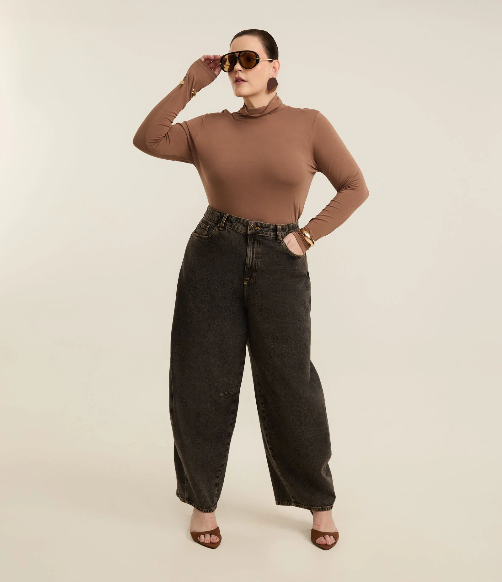 Calça Barrel em Jeans com Lavagem Dirty Curve & Plus Size Preto 1