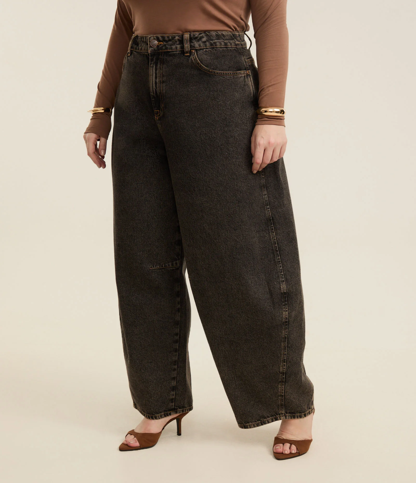 Calça Barrel em Jeans com Lavagem Dirty Curve & Plus Size Preto 2