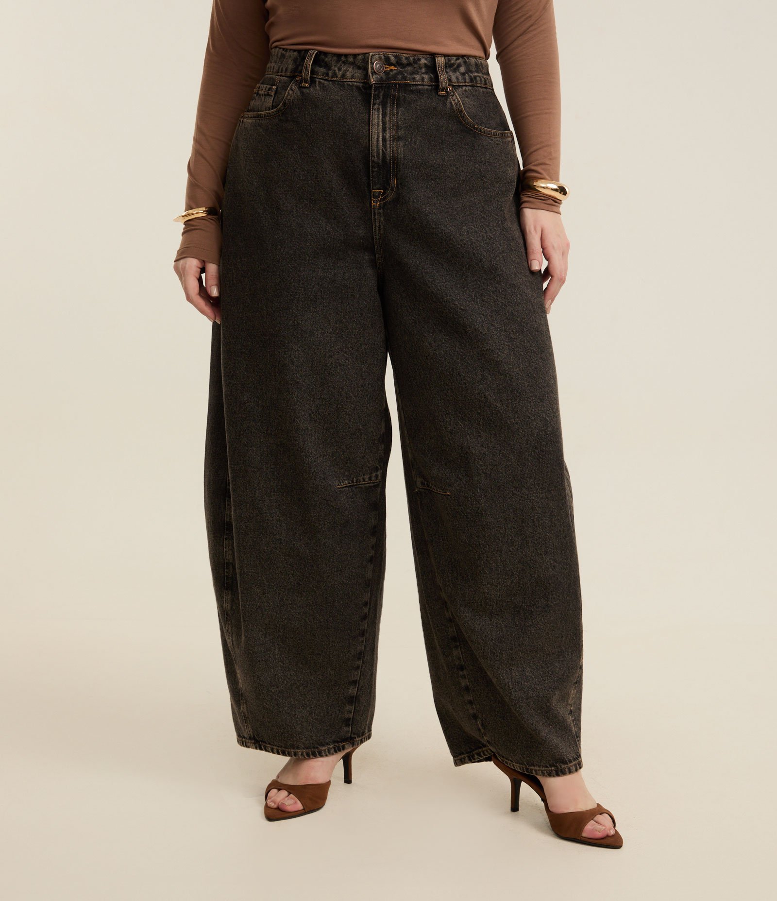 Calça Barrel em Jeans com Lavagem Dirty Curve & Plus Size Preto 3