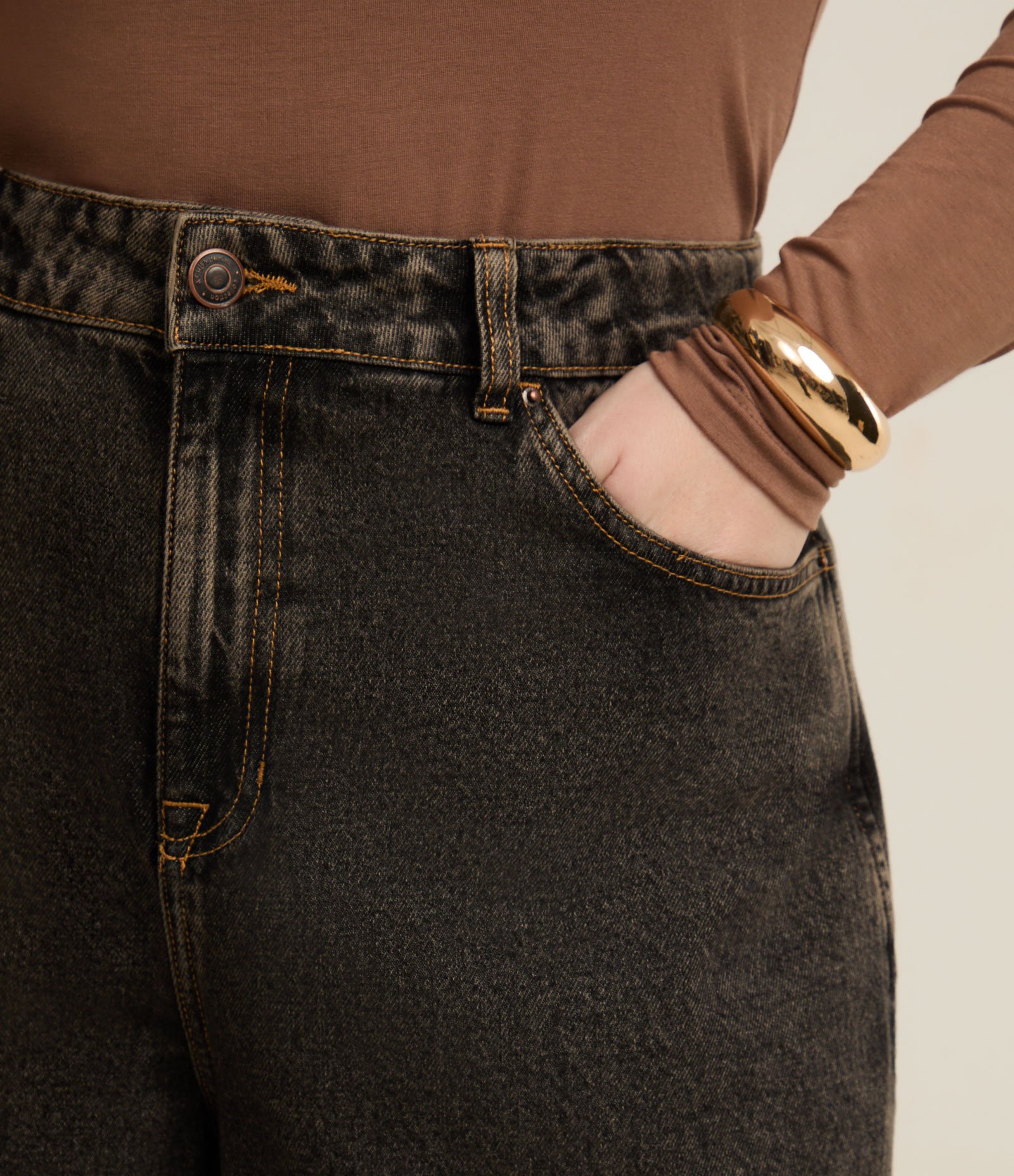 Calça Barrel em Jeans com Lavagem Dirty Curve & Plus Size Preto 4