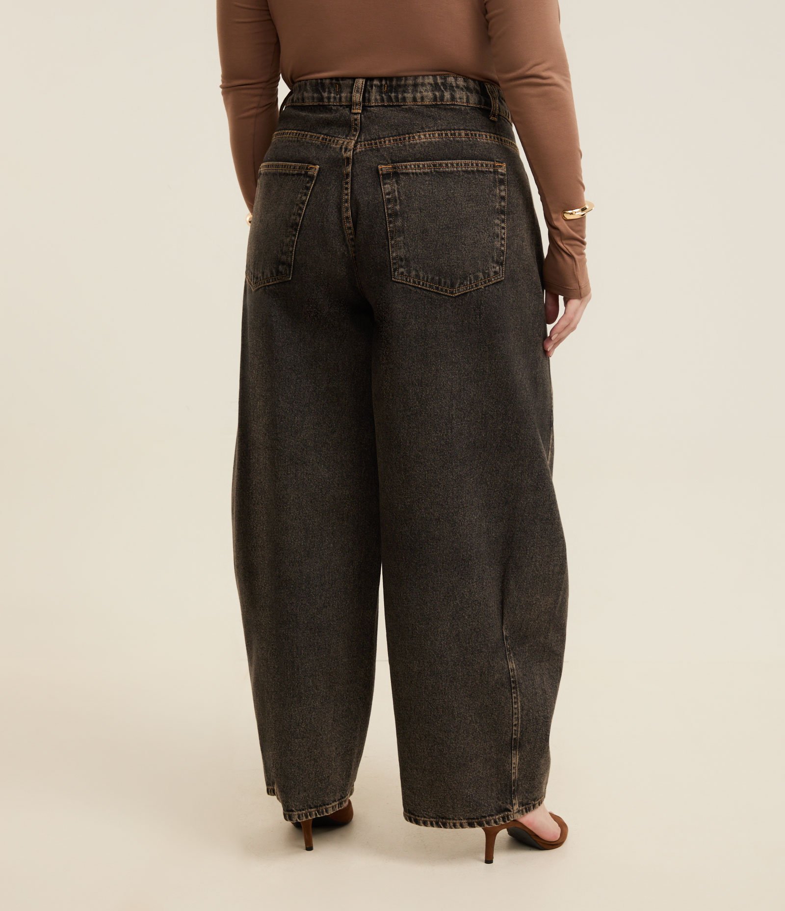 Calça Barrel em Jeans com Lavagem Dirty Curve & Plus Size Preto 6