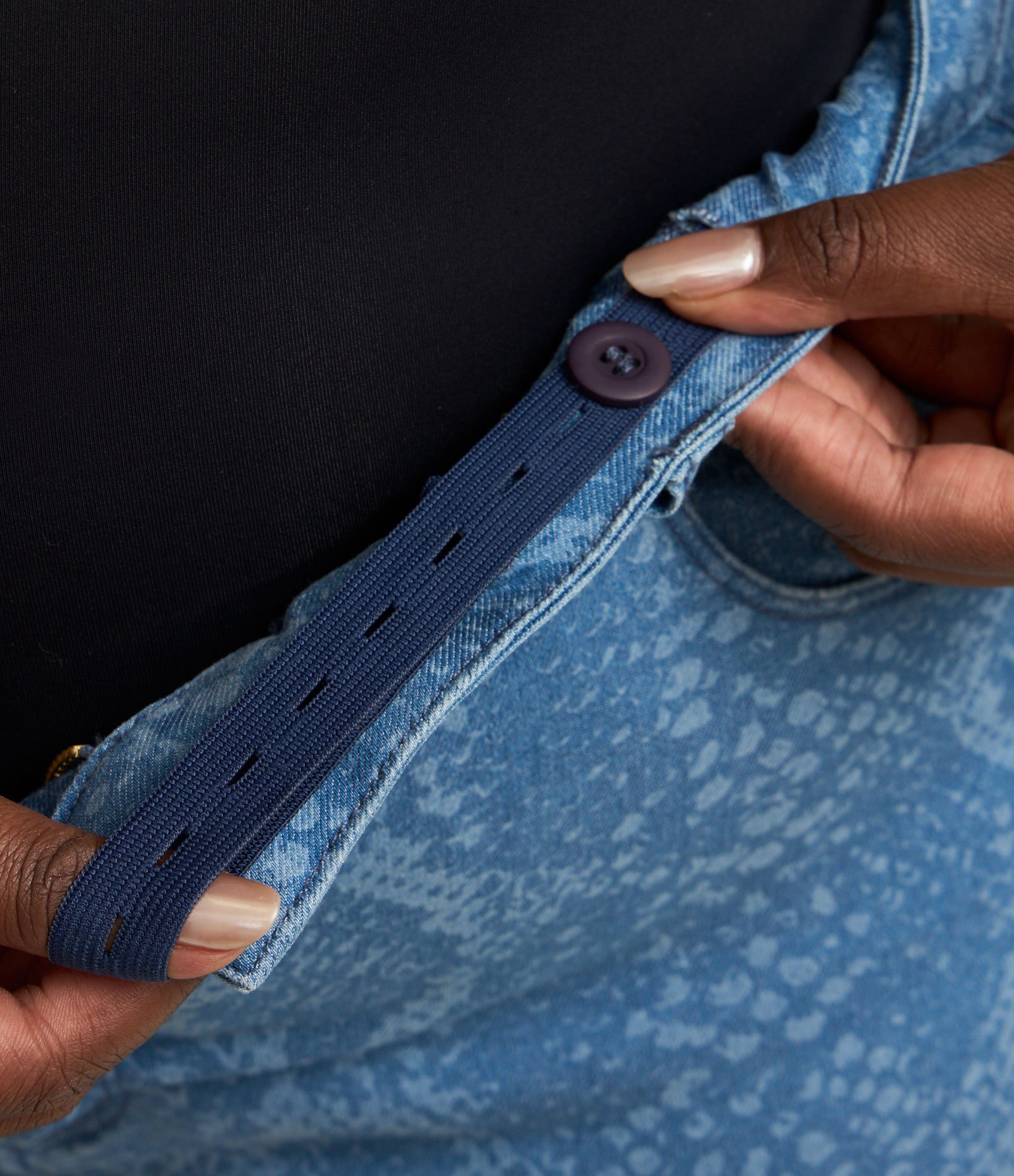 Calça Reta em Jeans com Estampa de Cobra Curve & Plus Size Azul 4