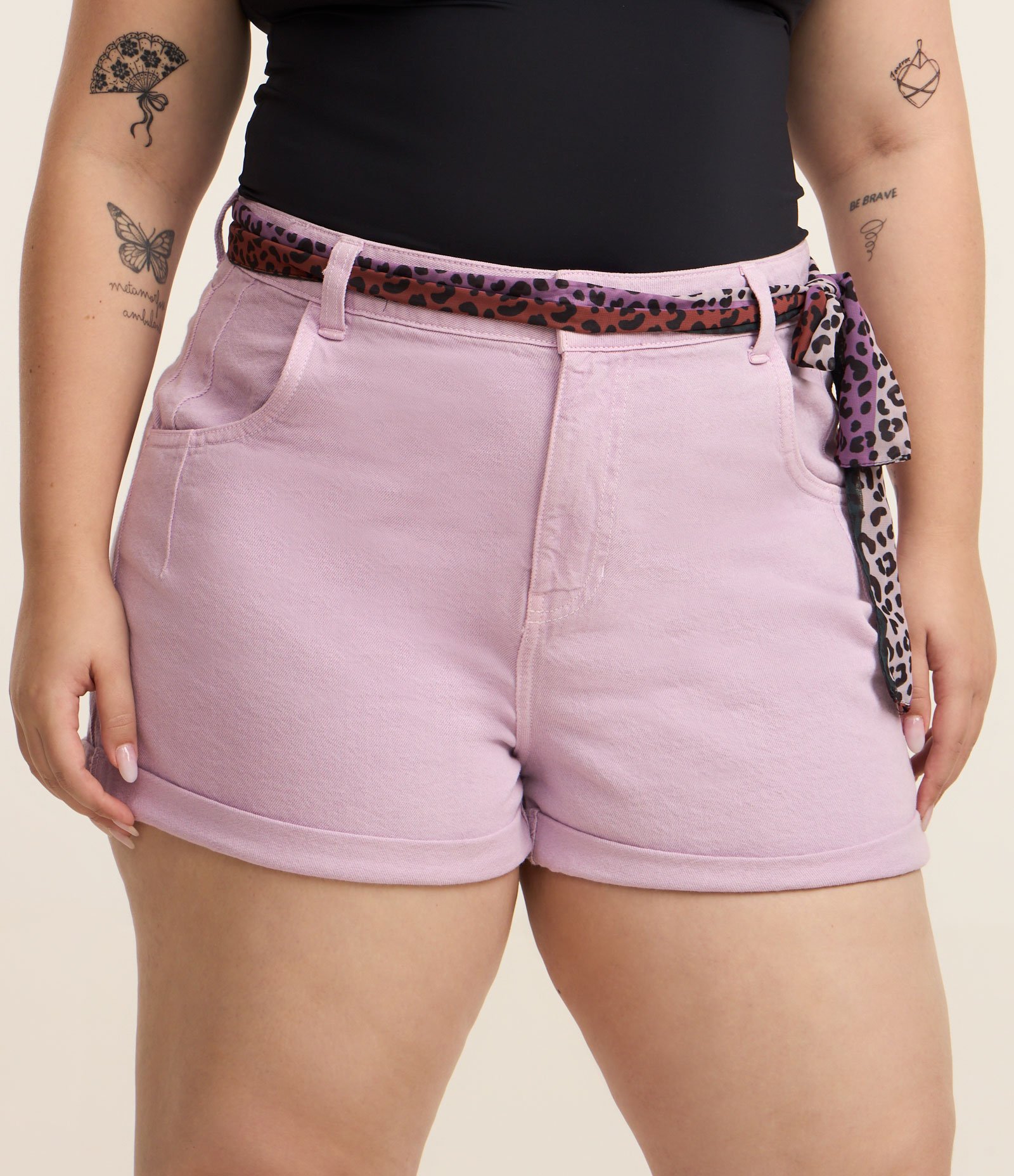 Short Mom em Sarja com Cinto de Faixa Animal Print Curve & Plus Size Lilás 2