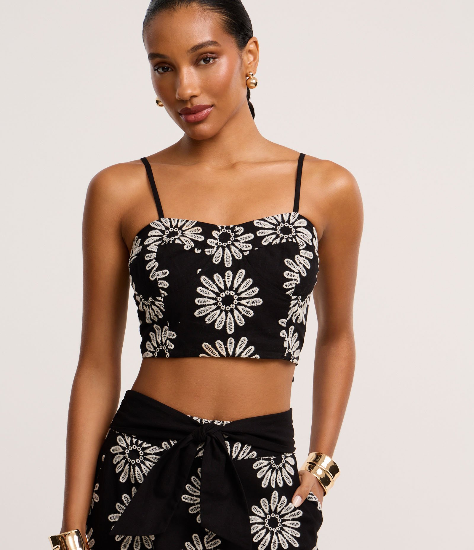 Blusa em Laise com Bordado Floral Preto 1