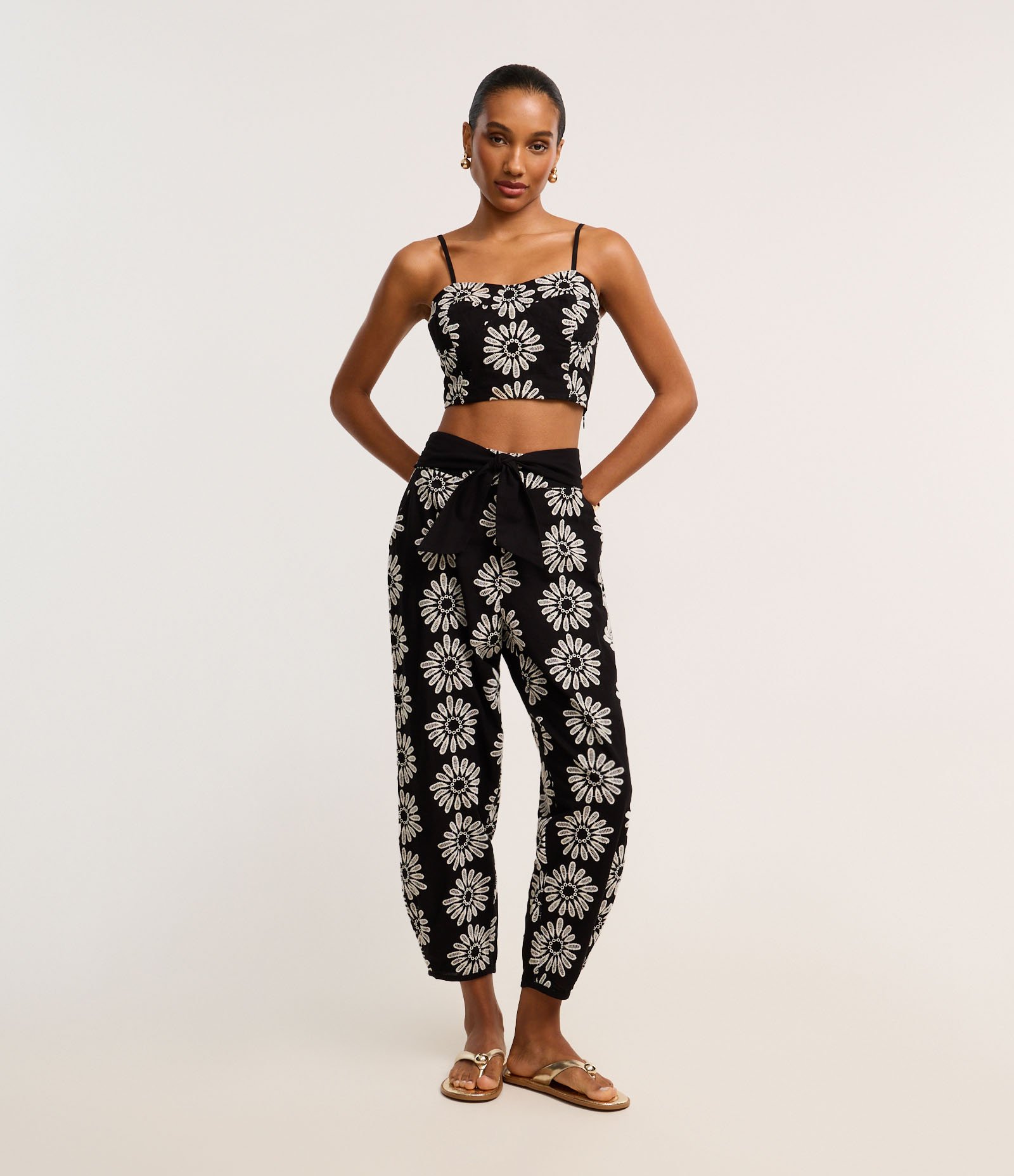 Blusa em Laise com Bordado Floral Preto 2