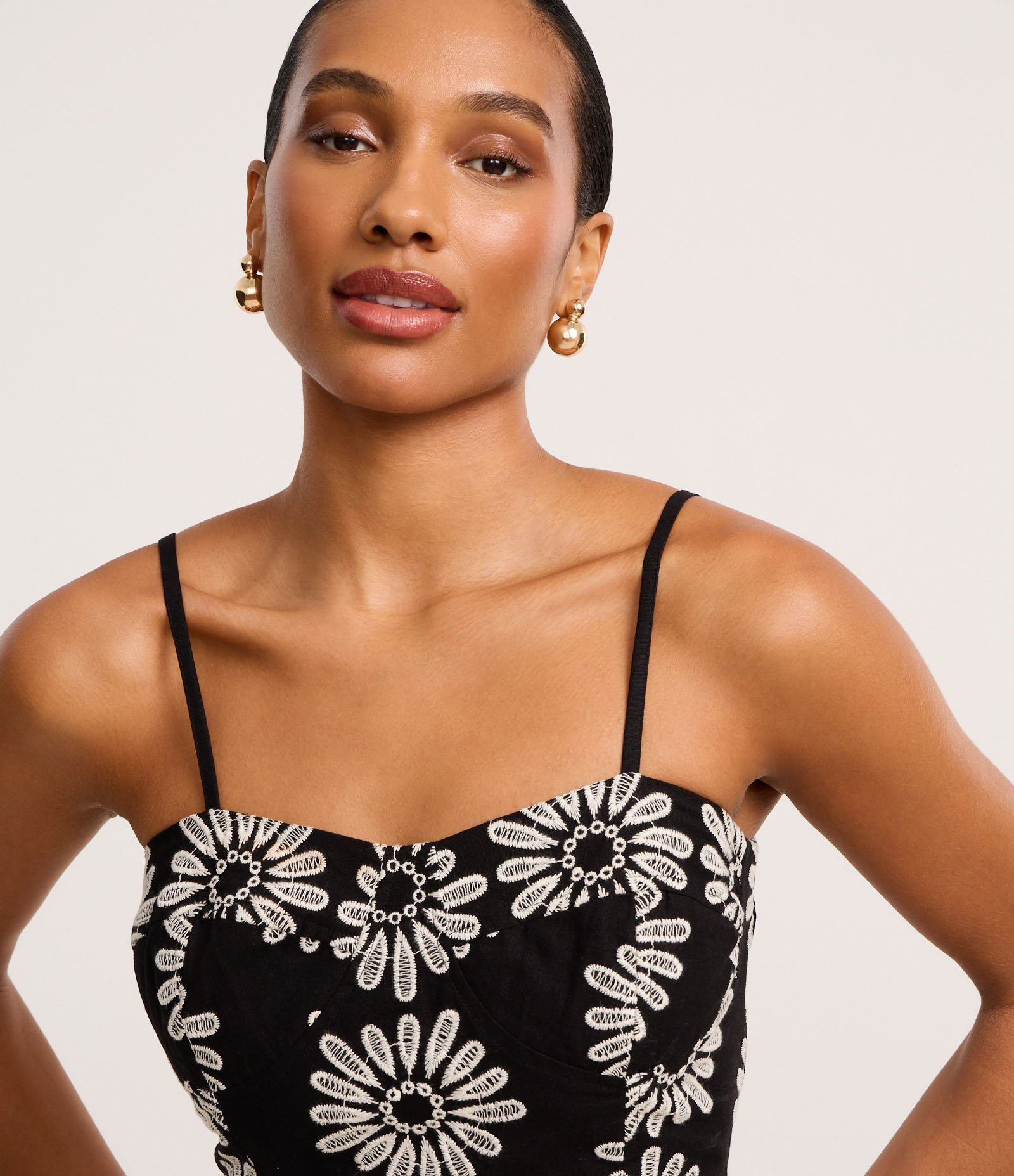 Blusa em Laise com Bordado Floral Preto 3