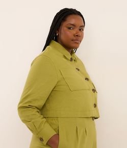 Jaqueta em Viscolinho com Bolsos Curve & Plus Size