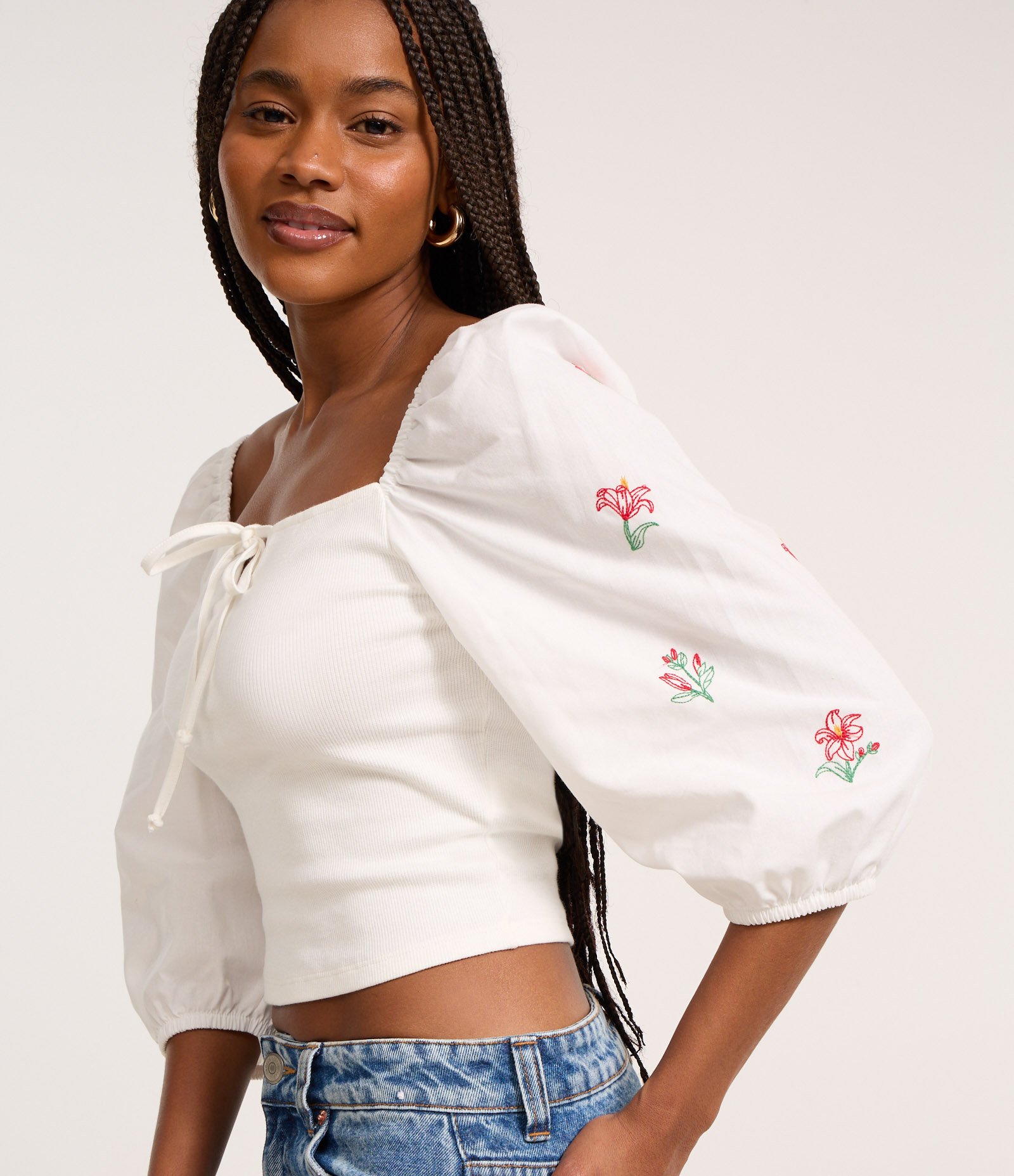 Blusa em Ribana com Lacinho no Busto e Bordado Floral Branco 1