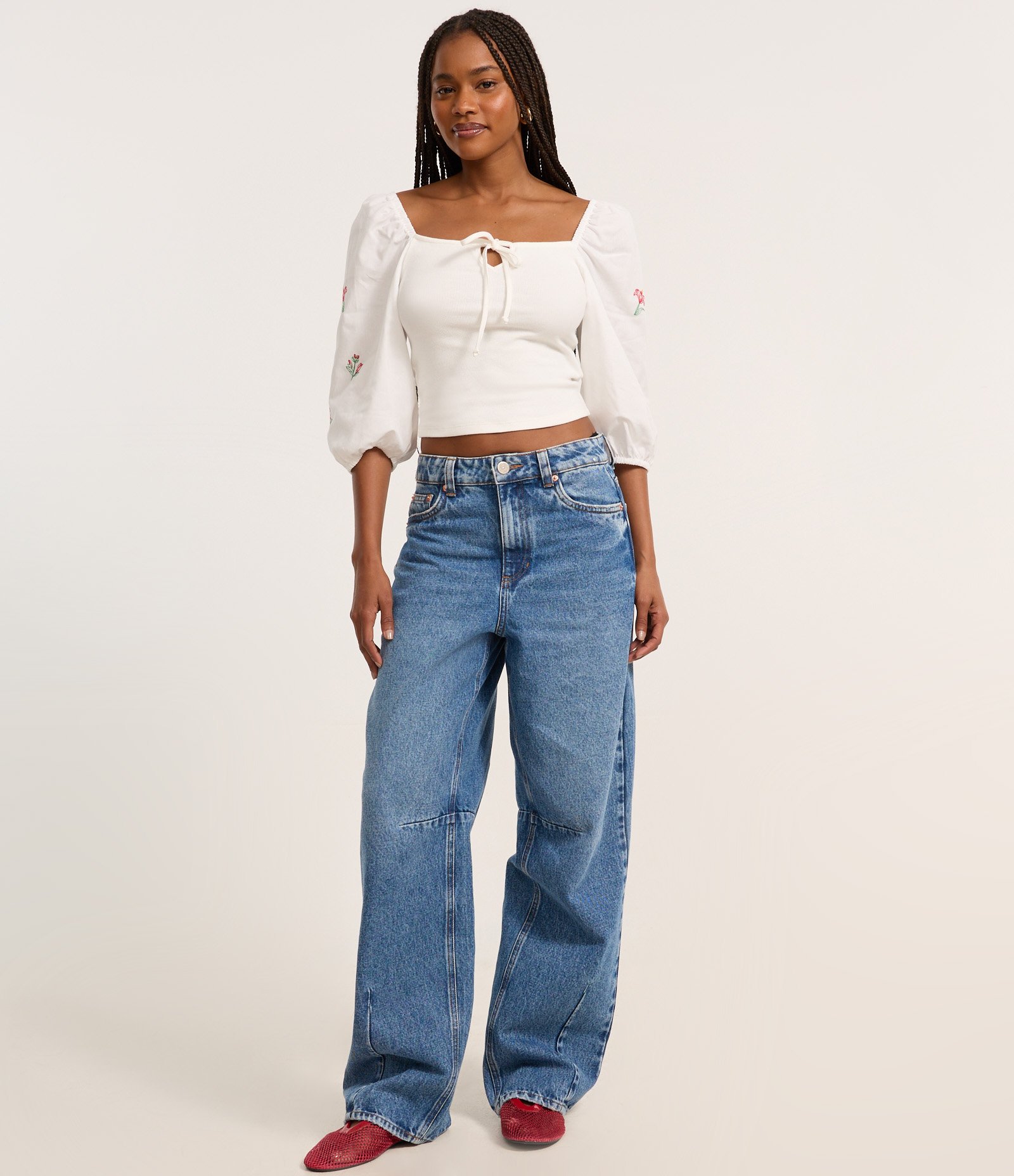 Blusa em Ribana com Lacinho no Busto e Bordado Floral Branco 2